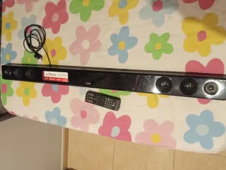 Barra de Sonido LG Bluetooth DTS Dolby Digital