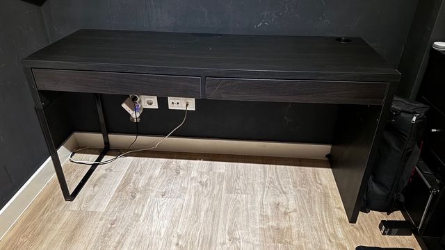 Escritorio MICKE IKEA Negro-marrón 142x50cm