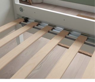 Cama infantil blanca Ikea, no tengo los tornillos