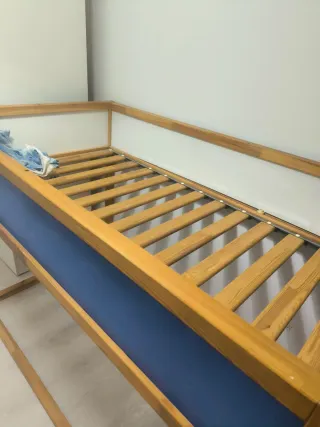Cama litera madera y azul. NEGOCIABLE