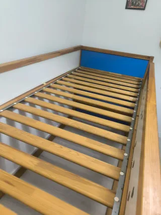 Cama litera madera y azul. NEGOCIABLE