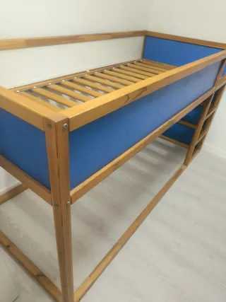 Cama litera madera y azul. NEGOCIABLE