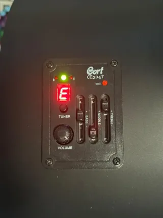 Guitarra acústica Cort negra + funda