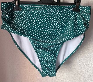 Braga bikini verde con lunares blancos