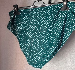Braga bikini verde con lunares blancos