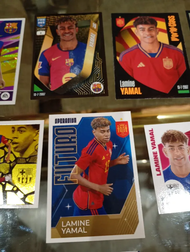 Lamine Yamal 7 cromos distintas colecciones.