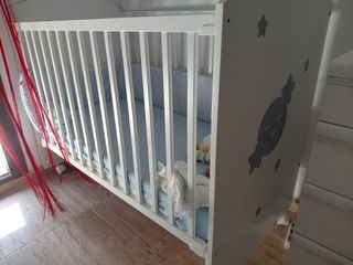 Cuna blanca para bebé