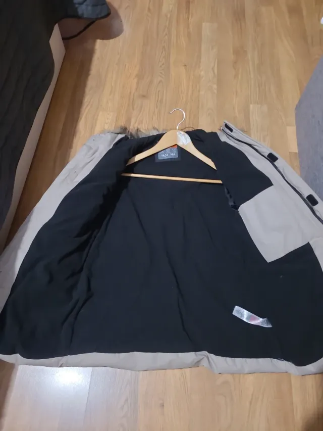 Cazadora beige con capucha y pelo talla 164/ 13-14