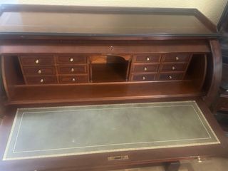 Bureau. Escritorio de madera de nogal