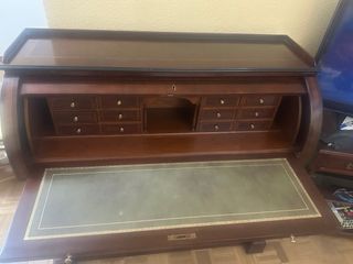 Bureau. Escritorio de madera de nogal