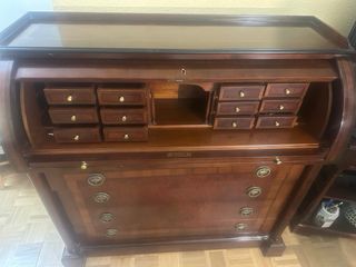 Bureau. Escritorio de madera de nogal