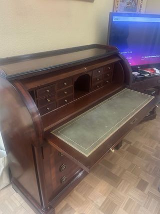 Bureau. Escritorio de madera de nogal