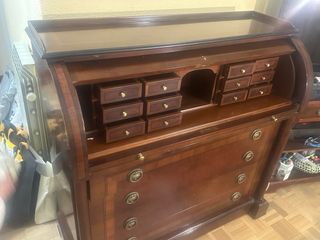 Bureau. Escritorio de madera de nogal