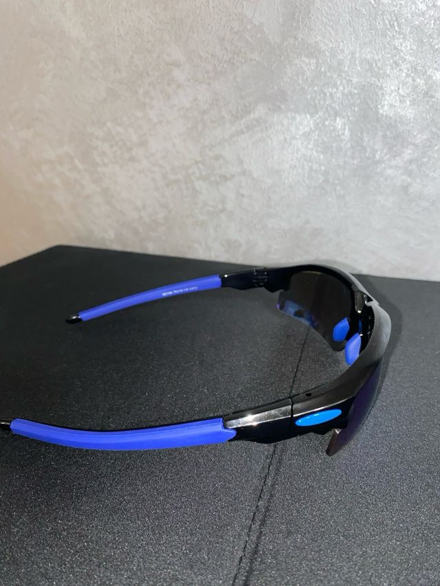 Gafas de sol deportivas azules y negras