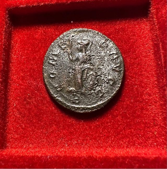 Moneda Romana Antigua con Restos de Plata