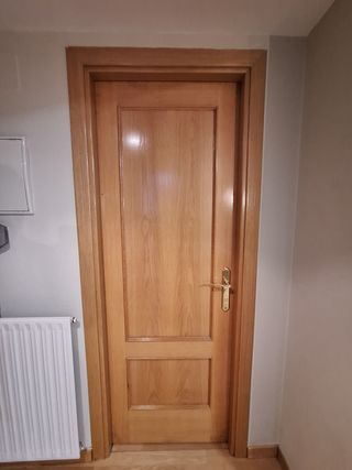 Cinco puertas de madera