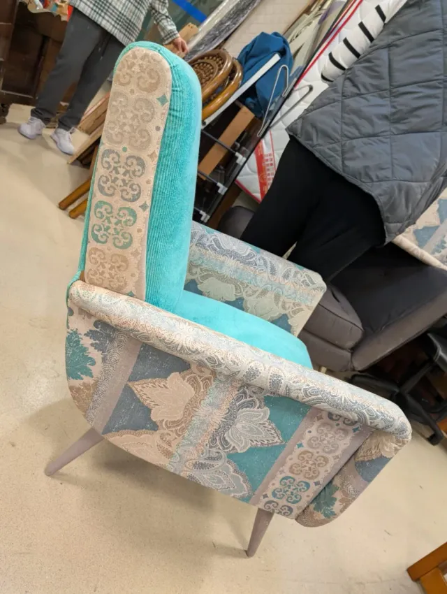 Butaca nórdica azul turquesa