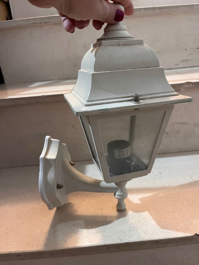 Farol blanco exterior