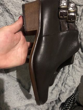 Botines marrones con hebillas