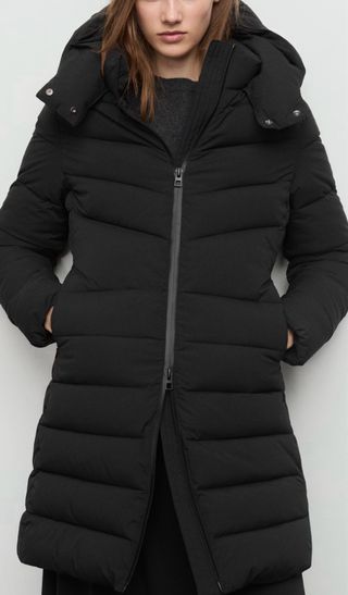 Abrigo negro acolchado