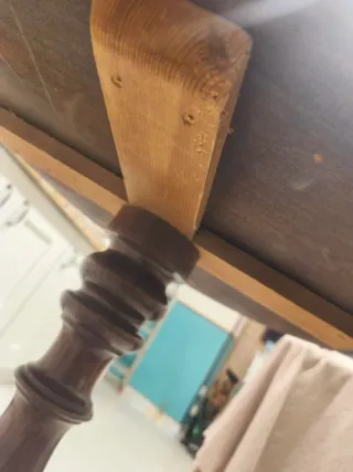 Tavolino rotondo intarsiato in legno