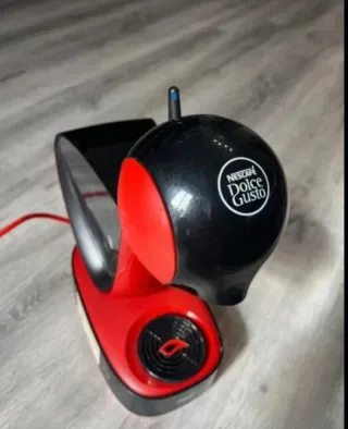 Cafetera Dolce Gusto Roja y Negra