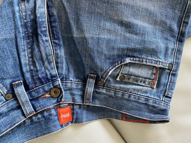 Pantalón vaquero H. BOSS azul desgastado. vintage