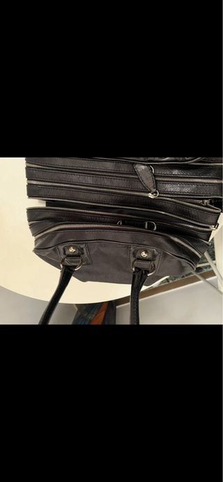 Borsa in pelle nera con zip