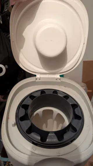 Contenedor de pañales con recambios