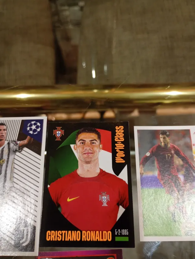Cristiano Ronaldo 4 cromos diferentes colecciones.