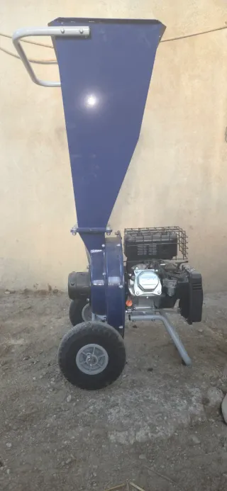 Moledora de ramas con motor