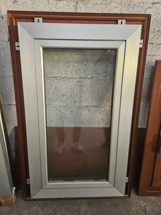 Lote de 2 Ventanas PVC Nuevas y 2 de Aluminio