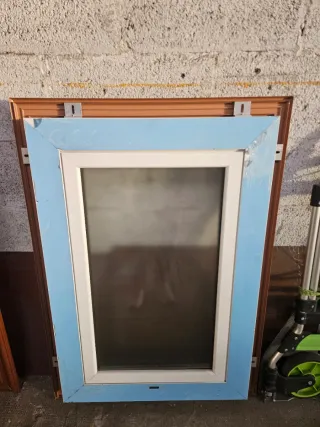 Lote de 2 Ventanas PVC Nuevas y 2 de Aluminio