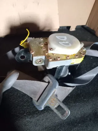 Cinturón delantero Toyota Land Cruiser (90)