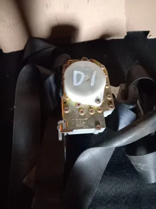 Cinturón delantero Toyota Land Cruiser (90)