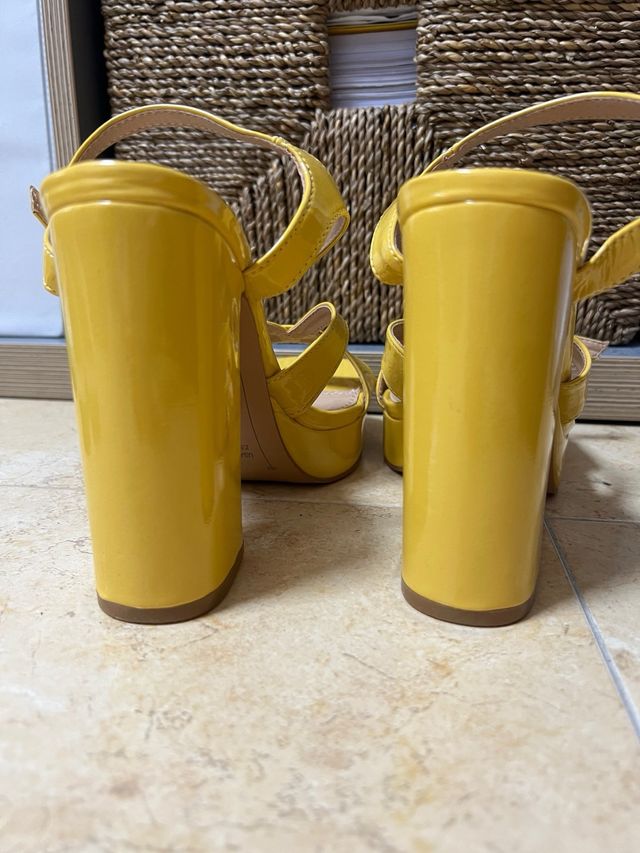 Zapatos de tacón MARYPAZ amarillos Talla 38