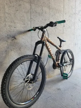 Kona Stinky Dee-Lux DH