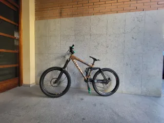 Kona Stinky Dee-Lux DH de segunda mano por 350 EUR en Malgrat de