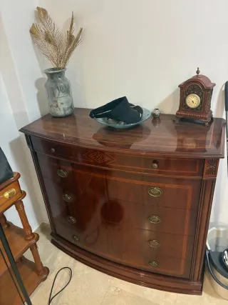 Cómoda de dormitorio de madera y cristal