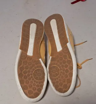 Zapatillas Munich Amarillas.