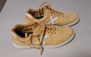 Zapatillas Munich Amarillas.