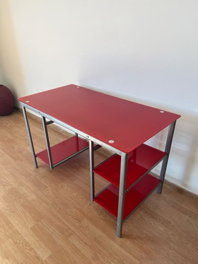 Escritorio rojo