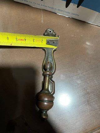 Tirador antiguo metal bronce