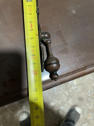 Tirador antiguo metal bronce