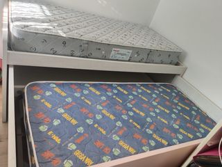 Cama nido con 3 cajones y estantería