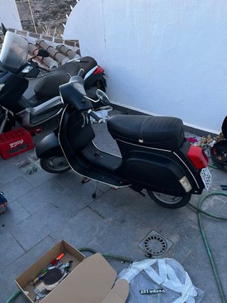 Vespa 125 FL Negra.