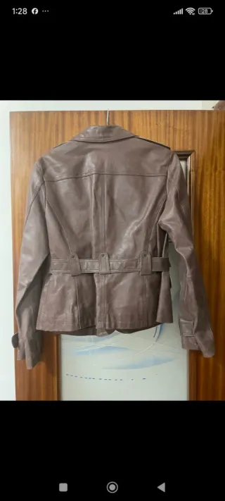 Chaqueta de cuero marrón