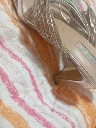 Sandalias plateadas tacón Primark talla 39
