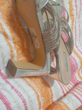 Sandalias plateadas tacón Primark talla 39