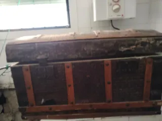 Baúl antiguo vintage más de 129 años